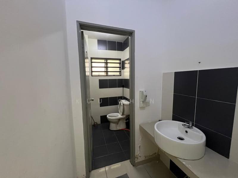 2-storey Terraced House for Sale in Taman Putri Kulai (Kulai) - Kuu Chin - Bathroom - PropertyGuru.com.my