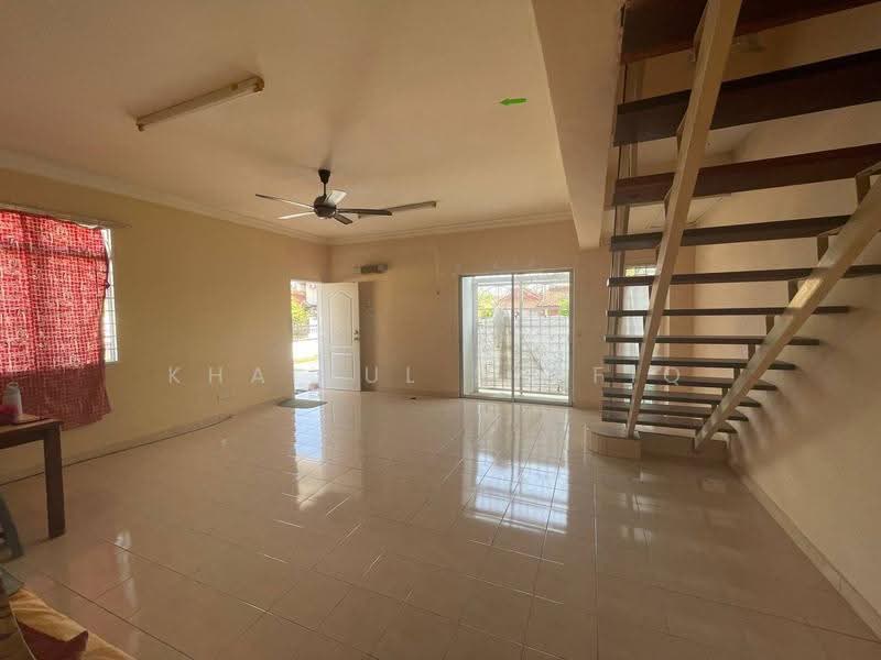 Rumah Kluster untuk Dijual di Alam Suria (Puncak Alam) - Khairul Syafiq - Living Room - PropertyGuru.com.my