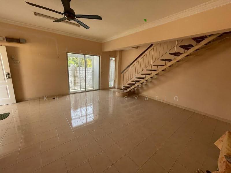 Rumah Kluster untuk Dijual di Alam Suria (Puncak Alam) - Khairul Syafiq - Living Room - PropertyGuru.com.my