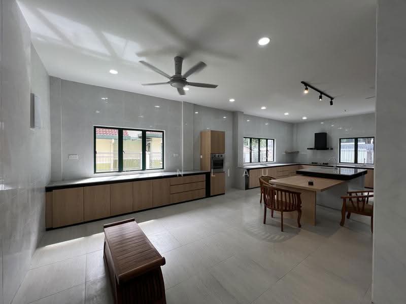 Rumah Banglo untuk Disewa di Bukit Rimau (Shah Alam) - Rain Liau - Kitchen - PropertyGuru.com.my