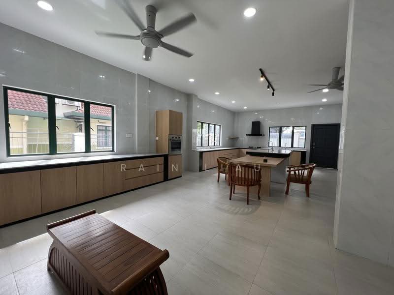 Rumah Banglo untuk Disewa di Bukit Rimau (Shah Alam) - Rain Liau - Kitchen - PropertyGuru.com.my