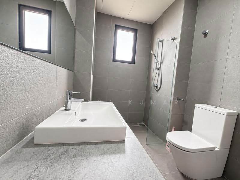 Bungalow House for Rent in Taman Villa Senja (Rawang) - Uthaya Kumar - Bathroom - PropertyGuru.com.my