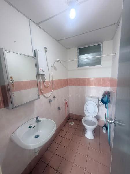 Apartment for Rent at Pangsapuri Seri Pinang - Zane Wong - Bathroom - PropertyGuru.com.my