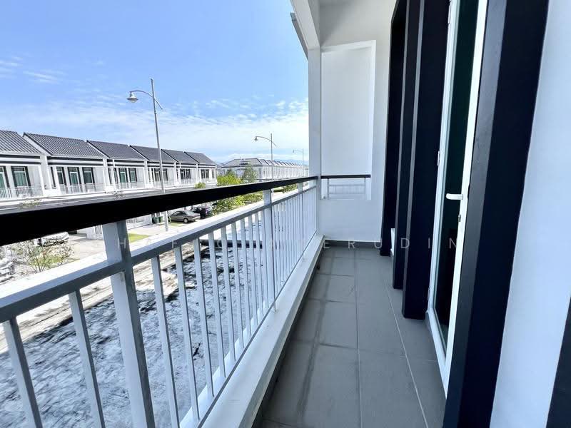 Rumah Teres 2-Tingkat untuk Dijual di Eco Majestic (Semenyih) - Shafiq Amerudin - Balcony - PropertyGuru.com.my