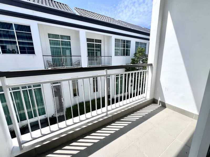 Rumah Teres 2-Tingkat untuk Dijual di Eco Majestic (Semenyih) - Shafiq Amerudin - Balcony - PropertyGuru.com.my