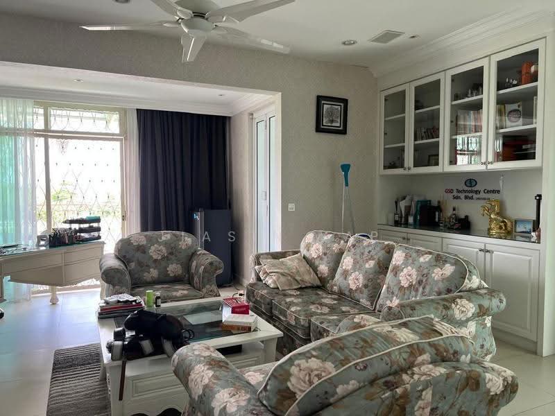 Semi-Detached House for Rent in Bukit Dumbar (Jelutong) - Jiasin Yap - Living Room - PropertyGuru.com.my