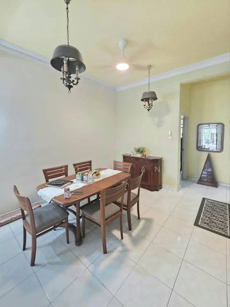 Rumah Teres 2-Tingkat untuk Dijual di Taman Perling (Perling) - Iden Tan - Dining Room - PropertyGuru.com.my