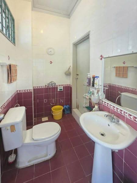 Rumah Teres 2-Tingkat untuk Dijual di Taman Perling (Perling) - Iden Tan - Bathroom - PropertyGuru.com.my