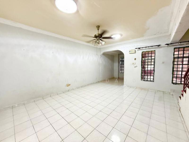 2-storey Terraced House for Sale in Bandar Tasik Kesuma (Beranang) - Rohani Daud - Living Room - PropertyGuru.com.my
