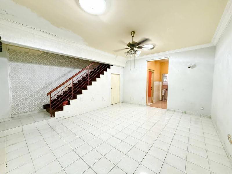 2-storey Terraced House for Sale in Bandar Tasik Kesuma (Beranang) - Rohani Daud - Living Room - PropertyGuru.com.my