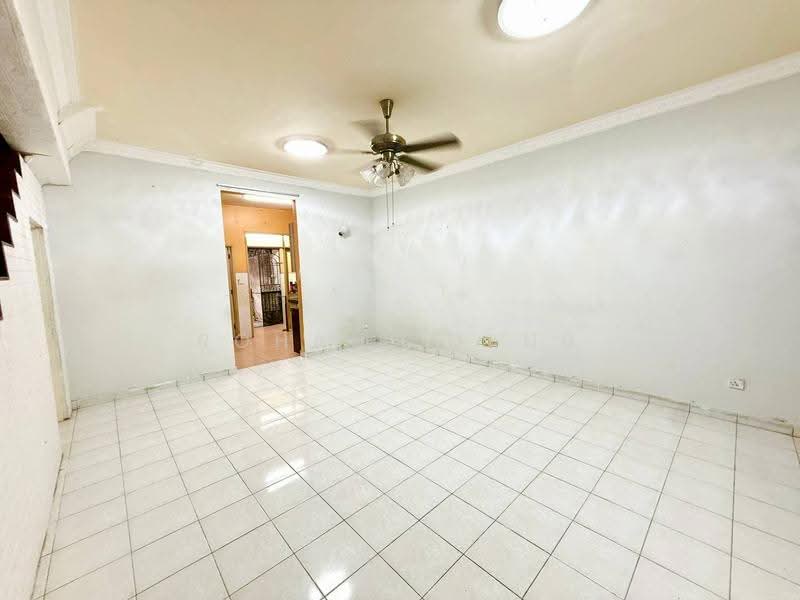 2-storey Terraced House for Sale in Bandar Tasik Kesuma (Beranang) - Rohani Daud - Living Room - PropertyGuru.com.my