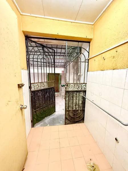 2-storey Terraced House for Sale in Bandar Tasik Kesuma (Beranang) - Rohani Daud - Entrance - PropertyGuru.com.my