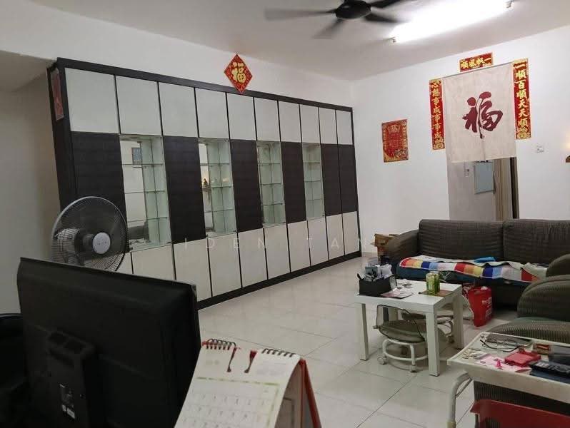 2-storey Terraced House for Sale in Taman Impian Emas (Skudai) - Iden Tan - Living Room - PropertyGuru.com.my
