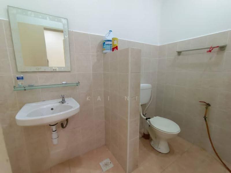 2-storey Terraced House for Rent in Taman Puteri Wangsa (Ulu Tiram) - Kai Ni - Bathroom - PropertyGuru.com.my