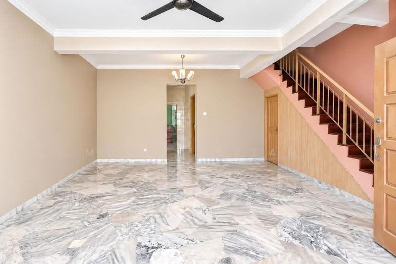 Rumah Teres 2-Tingkat untuk Dijual di Seksyen 13 (Shah Alam) - Mohd Adryzam - Living Room - PropertyGuru.com.my