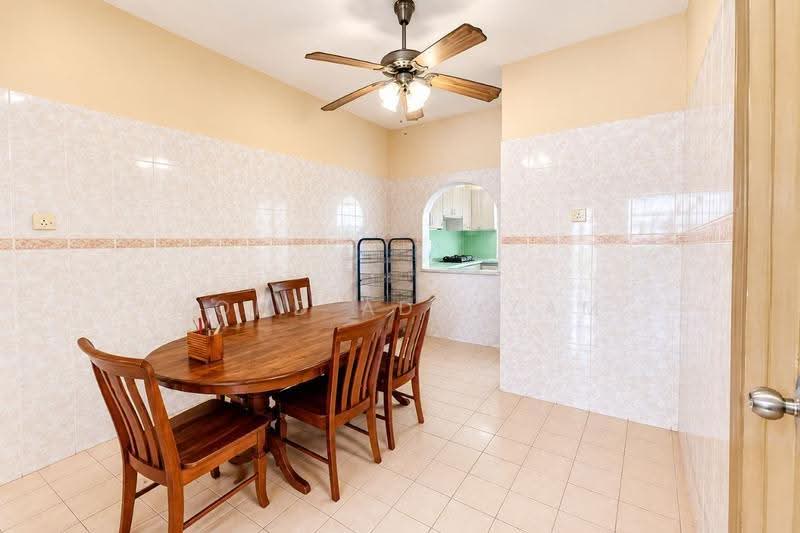Rumah Teres 2-Tingkat untuk Dijual di Seksyen 13 (Shah Alam) - Mohd Adryzam - Dining Room - PropertyGuru.com.my