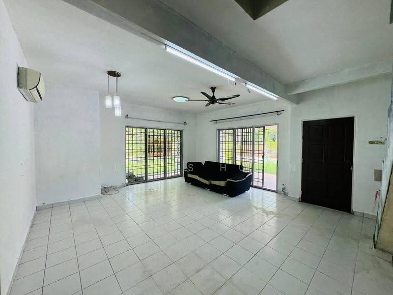 Rumah Teres 2-Tingkat untuk Dijual di Kota Emerald (Rawang) - Firdaus Husin - Living Room - PropertyGuru.com.my