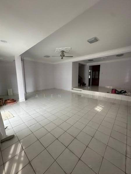 Rumah Berkembar untuk Disewa di Taman Perling (Perling) - Alen Tan - Living Room - PropertyGuru.com.my