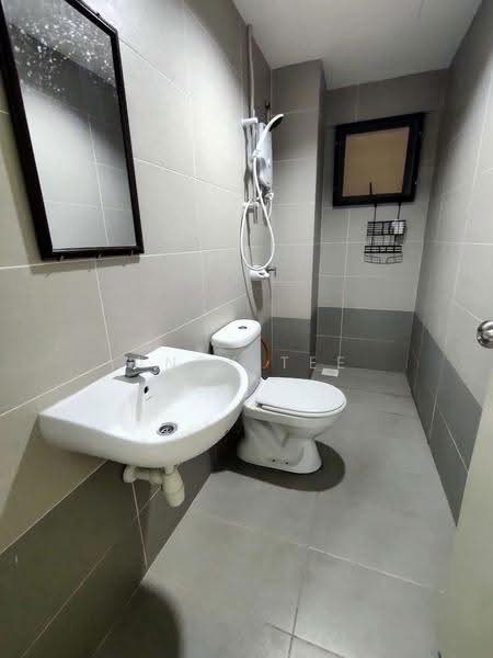 Kediaman Servis untuk Disewa di Alam Sanjung - Andy Tee - Master Bathroom - PropertyGuru.com.my