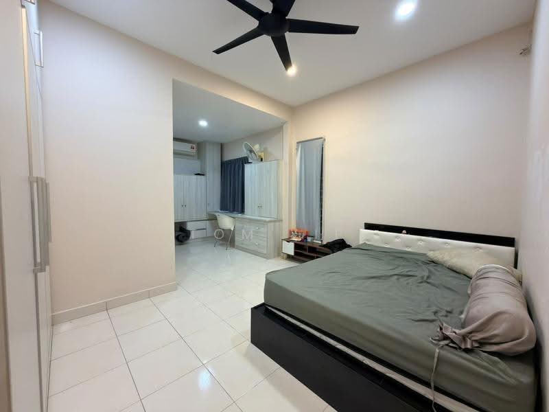 2-storey Terraced House for Sale in Saujana Rawang (Rawang) - Tom Yip - Bedroom - PropertyGuru.com.my