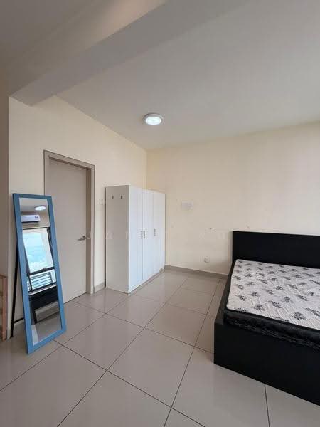 Kediaman Servis untuk Dijual di Flexis @ One South - Janet Au - Bedroom - PropertyGuru.com.my