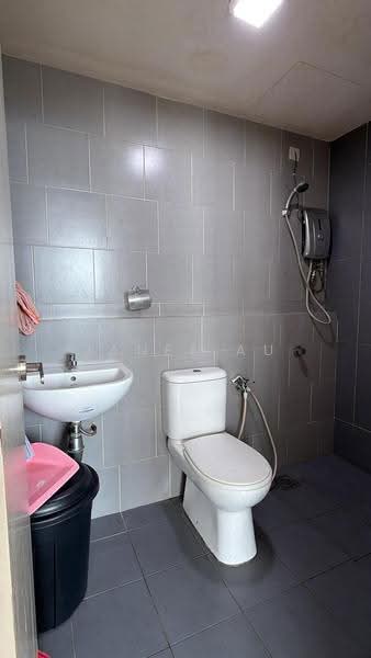 Kediaman Servis untuk Dijual di Flexis @ One South - Janet Au - Bathroom - PropertyGuru.com.my