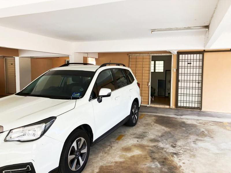 Pangsapuri untuk Disewa di Sri Emas - Jerry Tan - Car Park - PropertyGuru.com.my