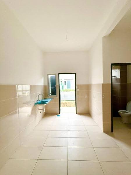 2-storey Terraced House for Sale in Bandar Tasik Kesuma (Beranang) - Rohani Daud - Kitchen - PropertyGuru.com.my