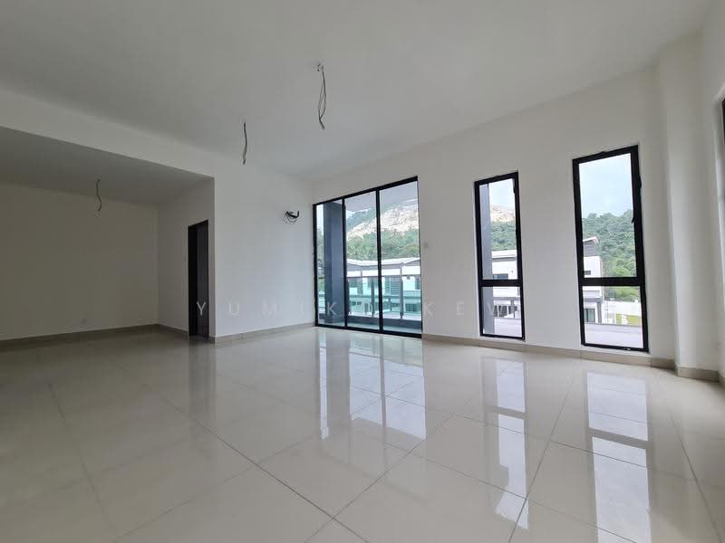 Rumah Berkembar untuk Dijual di Kajang (Selangor) - Yumiko Kew - Living Room - PropertyGuru.com.my
