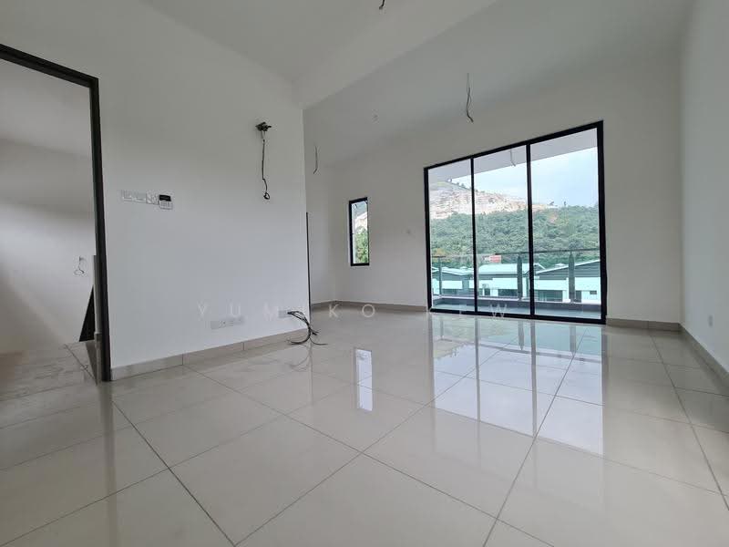 Rumah Berkembar untuk Dijual di Kajang (Selangor) - Yumiko Kew - Living Room - PropertyGuru.com.my