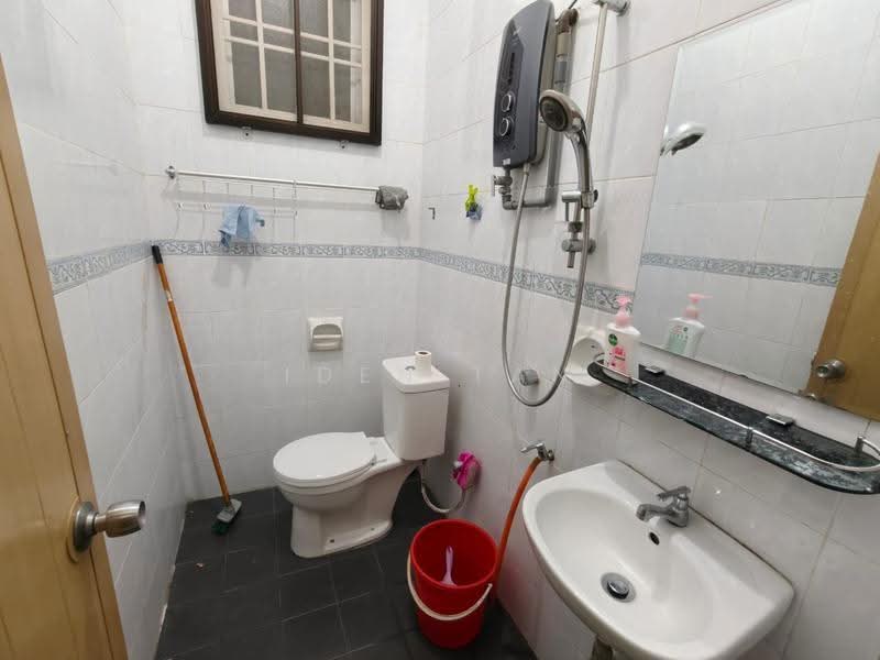 1-storey Terraced House for Sale in Taman Puteri Wangsa (Ulu Tiram) - Iden Tan - Bathroom - PropertyGuru.com.my