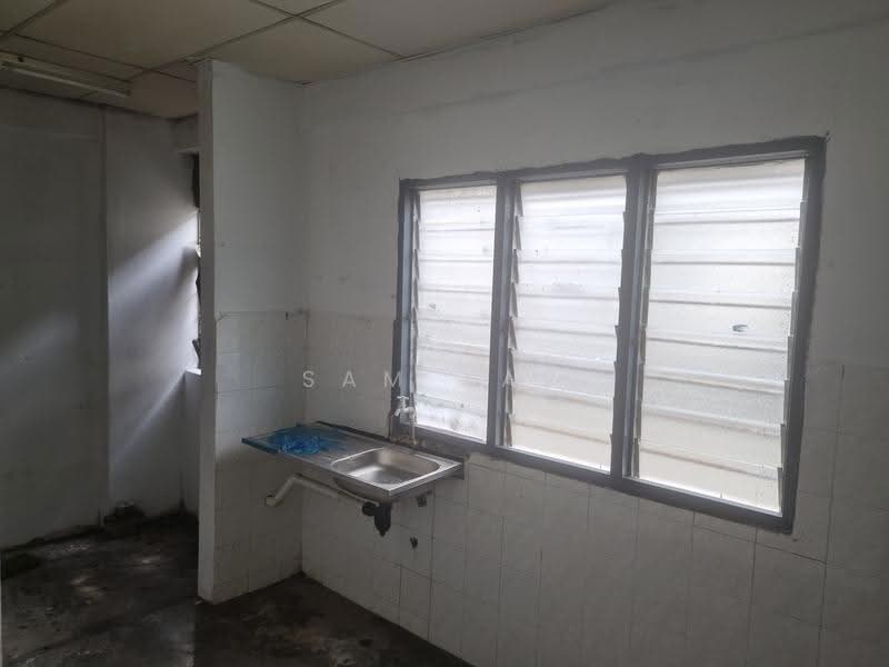Pangsapuri untuk Dijual di Taman Sepakat Indah Apartment (P3) - Sam Yap - Kitchen - PropertyGuru.com.my