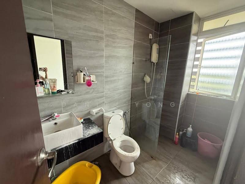 Service Residence for Sale at KSL Residence @ Daya - Daniel Yong - Bathroom - PropertyGuru.com.my