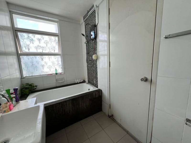 Kondominium untuk Dijual di 3 Residen @ Melawati - Wee . - Bathroom - PropertyGuru.com.my