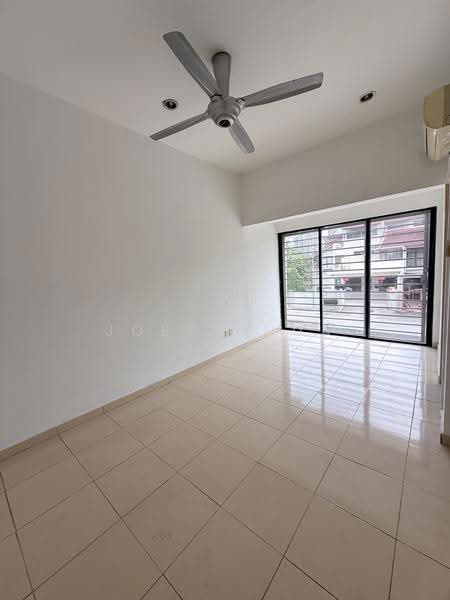 Rumah Teres 3-Tingkat untuk Dijual di Taman Esplanad (Bukit Jalil) - Joey Chua - Living Room - PropertyGuru.com.my