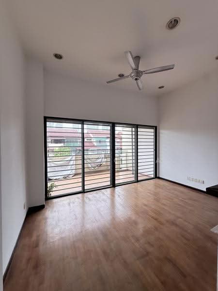 Rumah Teres 3-Tingkat untuk Dijual di Taman Esplanad (Bukit Jalil) - Joey Chua - Living Room - PropertyGuru.com.my