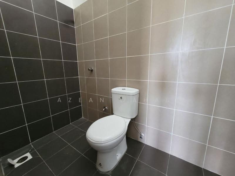 1-storey Terraced House for Sale in Dengkil (Selangor) - Azean Wahab - Bathroom - PropertyGuru.com.my