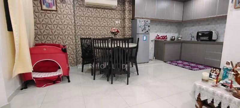 Pangsapuri untuk Dijual di Tanjung Court - Harold Lee - Dining Room - PropertyGuru.com.my