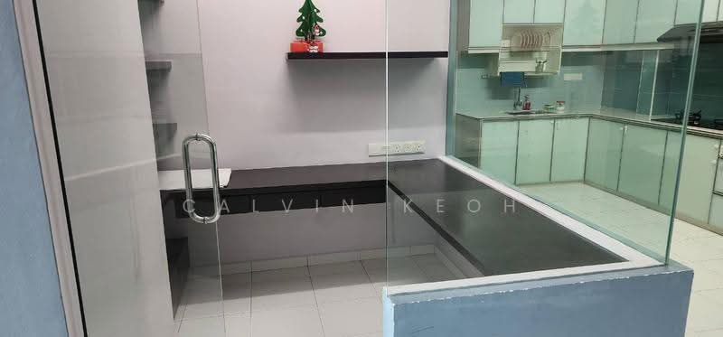 Kondominium untuk Dijual di One World 1 - Calvin Keoh - Kitchen - PropertyGuru.com.my
