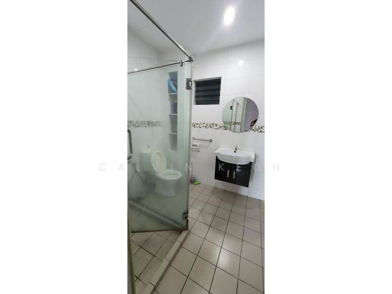 Kondominium untuk Dijual di One World 1 - Calvin Keoh - Bathroom - PropertyGuru.com.my