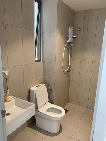 Kediaman Servis untuk Disewa di Kenwingston Platz - Wee . - Bathroom - PropertyGuru.com.my