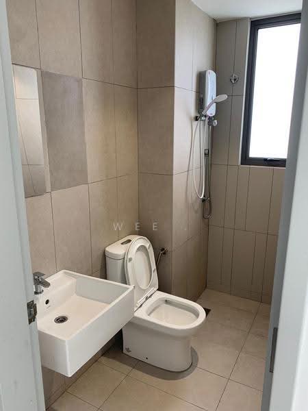 Kediaman Servis untuk Disewa di Kenwingston Platz - Wee . - Bathroom - PropertyGuru.com.my