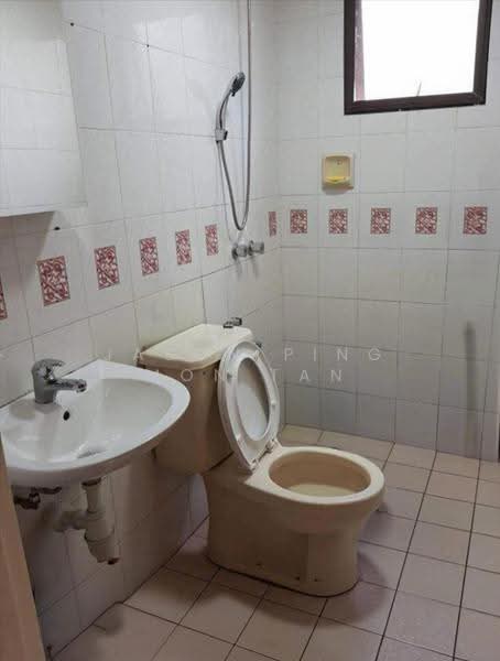 Apartment for Rent at Bunga Raya Apartment - Jason Ping Mon Tan - Bathroom - PropertyGuru.com.my