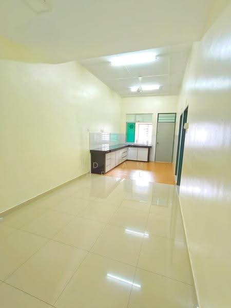 1-storey Terraced House for Sale in Perkampungan Pandan Perdana (Kuantan) - Idham Che'Ali - Kitchen - PropertyGuru.com.my
