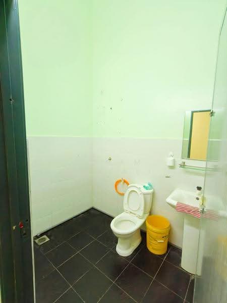 1-storey Terraced House for Sale in Perkampungan Pandan Perdana (Kuantan) - Idham Che'Ali - Bathroom - PropertyGuru.com.my