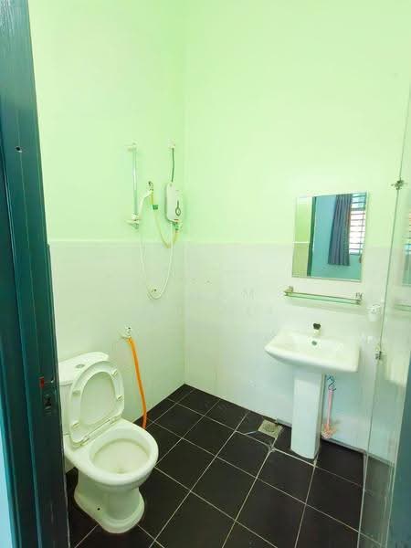 1-storey Terraced House for Sale in Perkampungan Pandan Perdana (Kuantan) - Idham Che'Ali - Bathroom - PropertyGuru.com.my