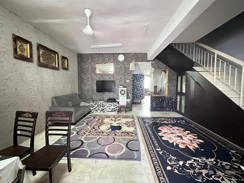 2-storey Terraced House for Sale in Serendah (Rawang) - Steven Lee - Living Room - PropertyGuru.com.my