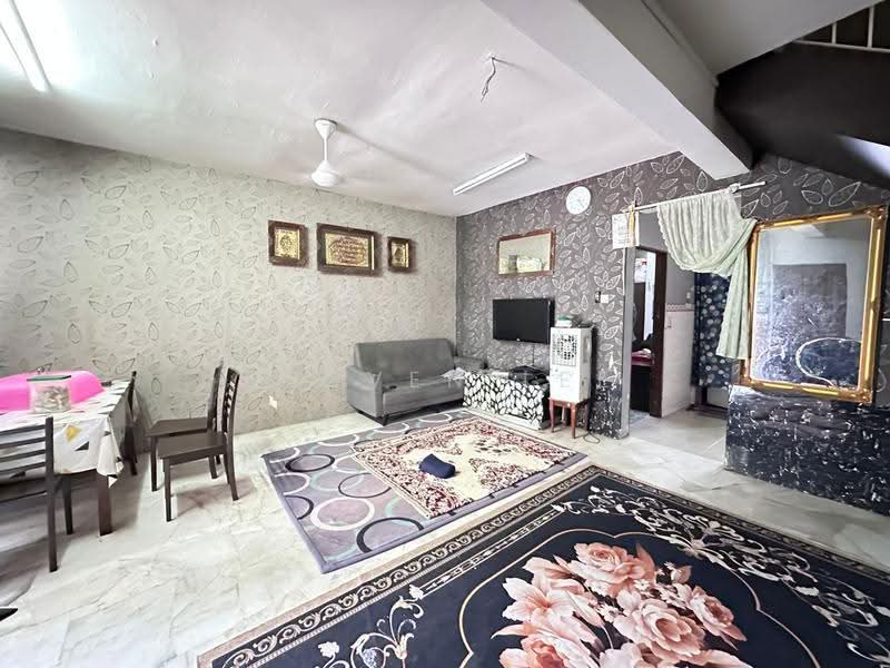 2-storey Terraced House for Sale in Serendah (Rawang) - Steven Lee - Living Room - PropertyGuru.com.my