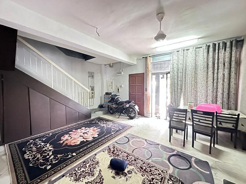 2-storey Terraced House for Sale in Serendah (Rawang) - Steven Lee - Living Room - PropertyGuru.com.my
