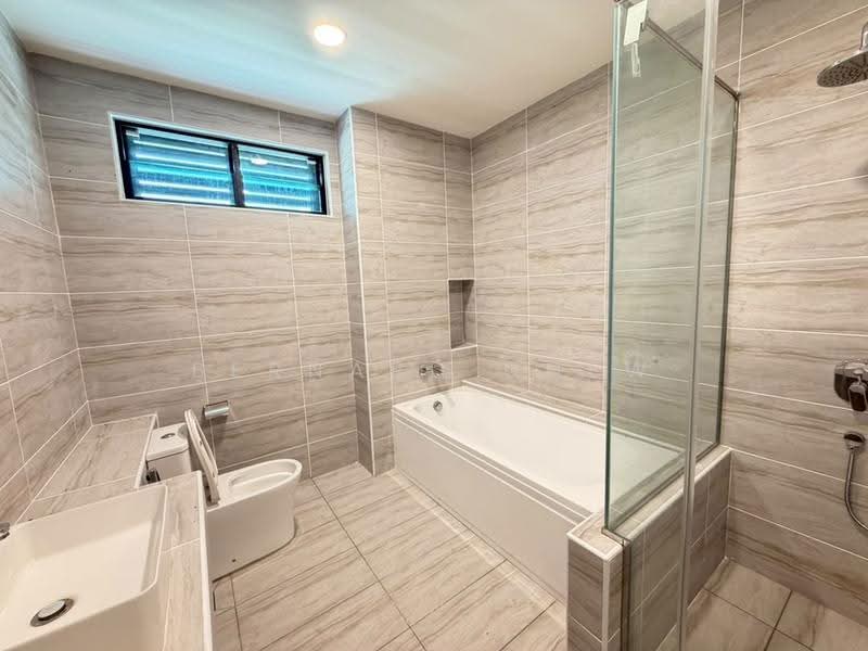 Semi-Detached House for Rent in Bandar Cassia (Batu Kawan) - Bernard Chew - Bathroom - PropertyGuru.com.my
